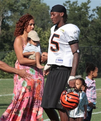 In this Aug. 2009 photo, Cincinnati Bengals receiver Chris Henry is pictured at Bengals training camp at Georgetown College in Georgetown, Ky. with his girlfriend Loleini Tonga and their three children. Police say Cincinnati Bengals receiver Chris Henry suffered serious injuries Wednesday, Dec. 16, 2009 after falling out of the back of a pickup truck during a domestic dispute with his fiancee Tonga. picture appears courtesy of  ap/photo/Dayton Daily News/ Barry D. Scheffel  .........  (mandatory credit)